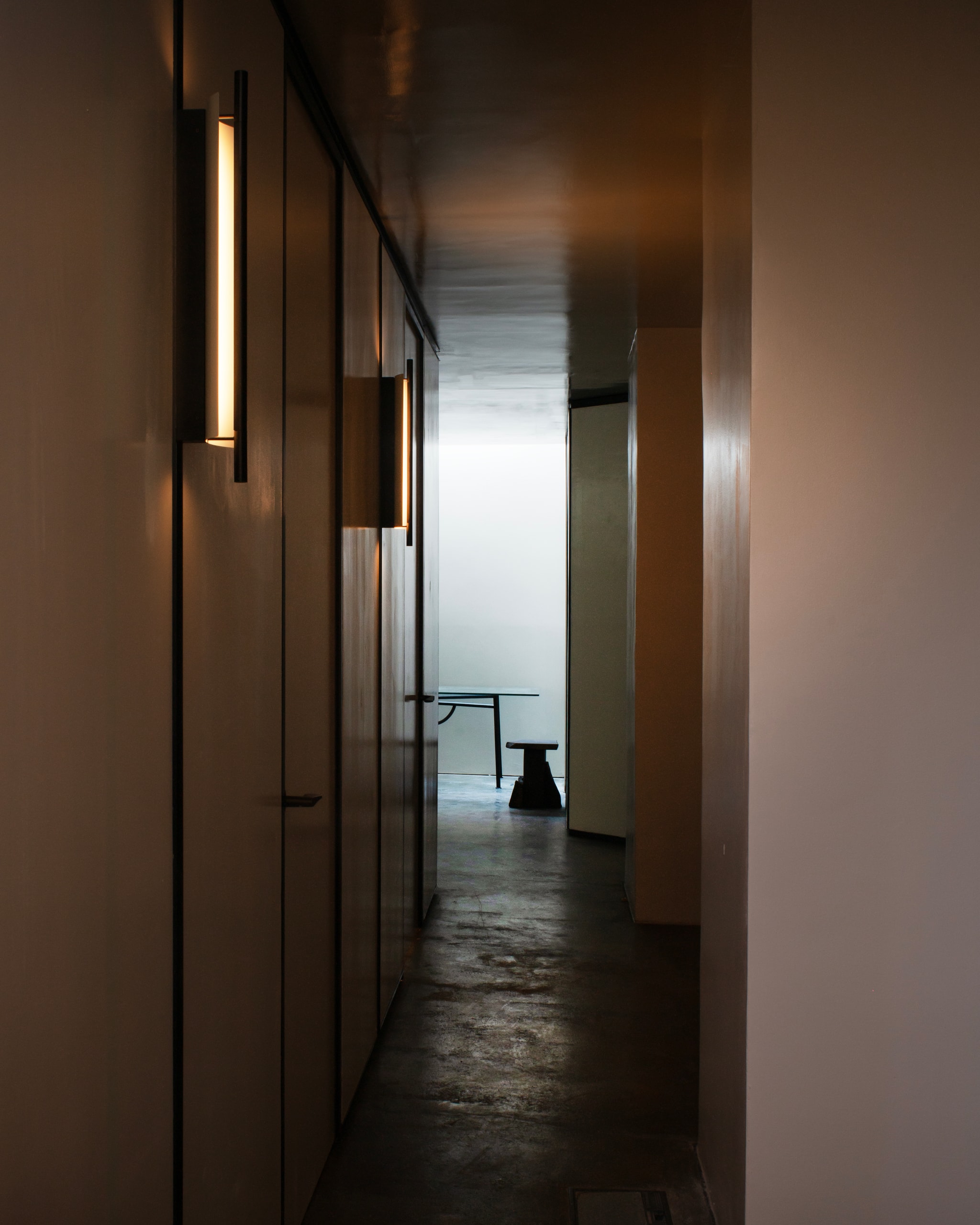 Hallway to Waiting 02