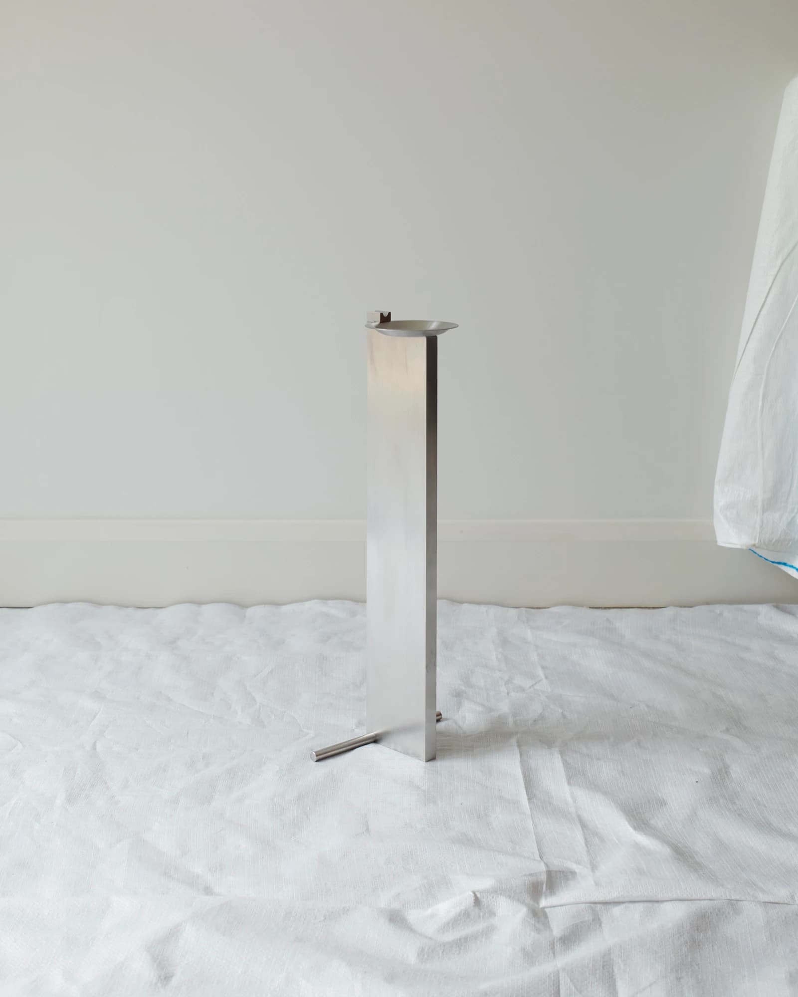 Ashtray Without Qualities – Standing